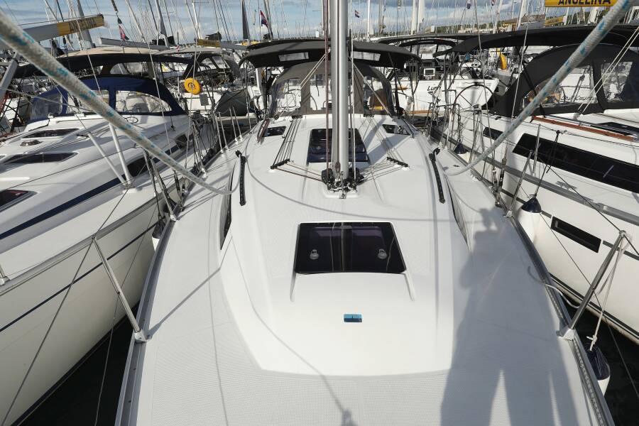 Bavaria Cruiser 37  | Sun Course