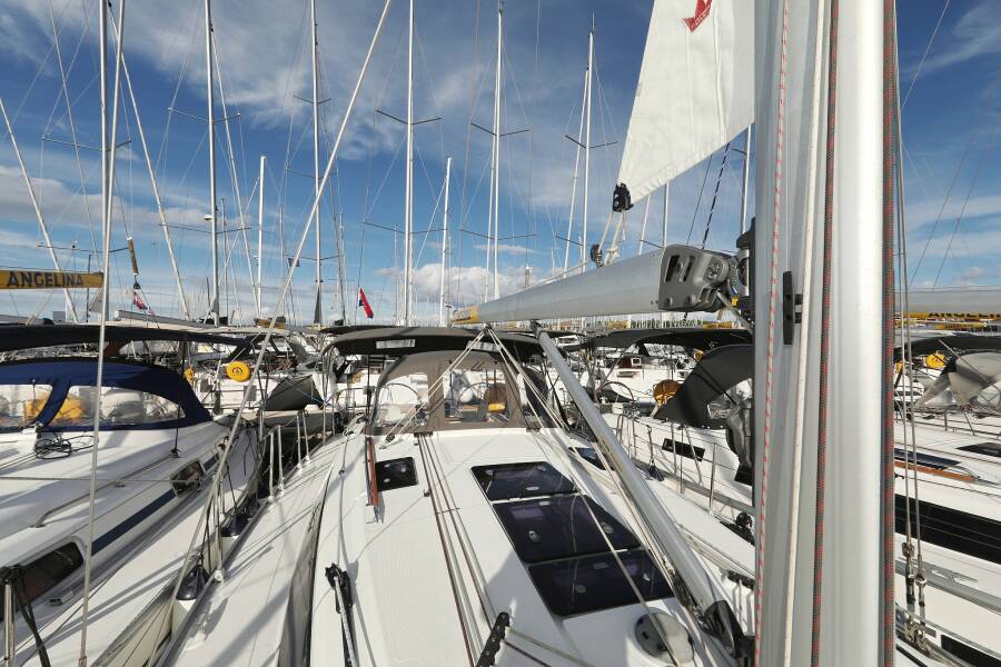 Bavaria Cruiser 37  | Sun Course