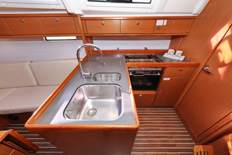 Bavaria Cruiser 37  | Sun Course
