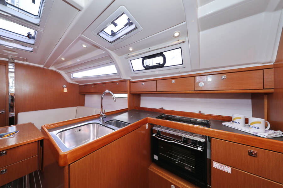 Bavaria Cruiser 37  | Sun Course