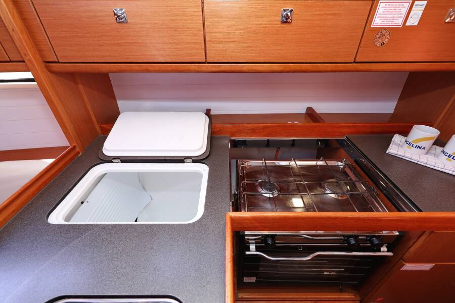 Bavaria Cruiser 37  | Sun Course