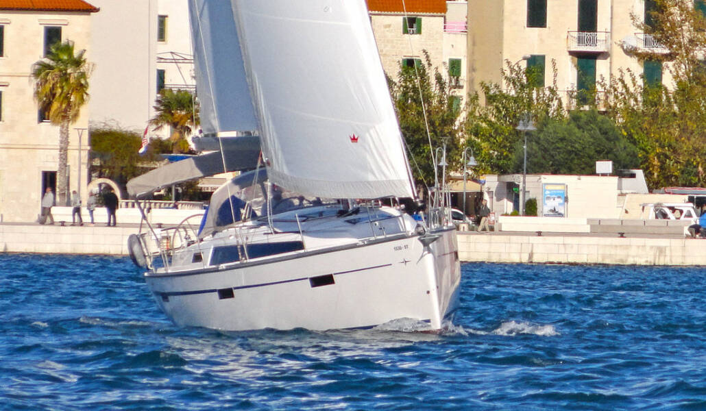 Bavaria Cruiser 37  | Lirica