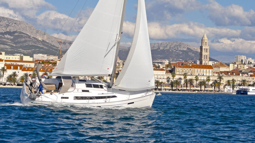 Bavaria Cruiser 37  | Lirica