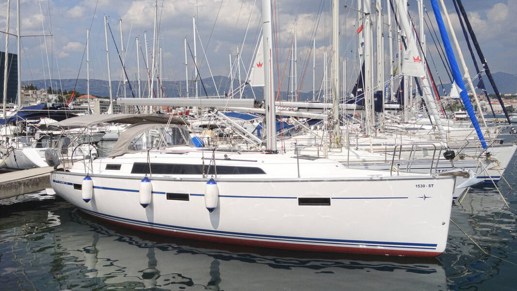 Bavaria Cruiser 37  | Lirica