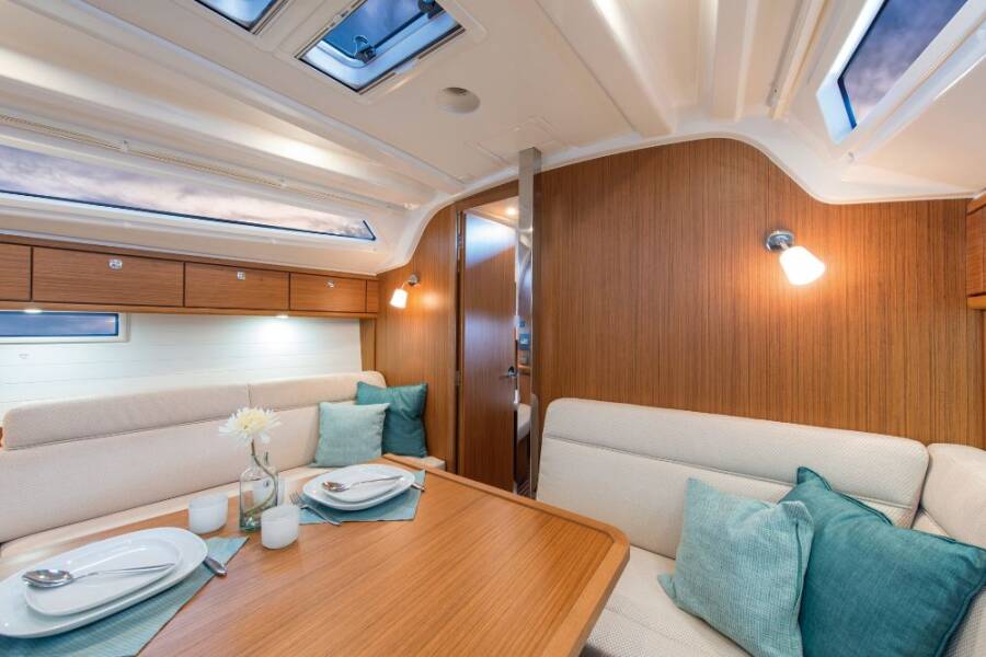 Bavaria Cruiser 37 | Maci