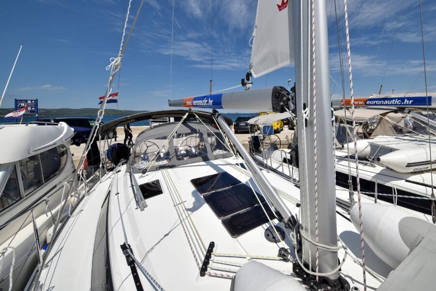 Bavaria Cruiser 37 | Jazz Band