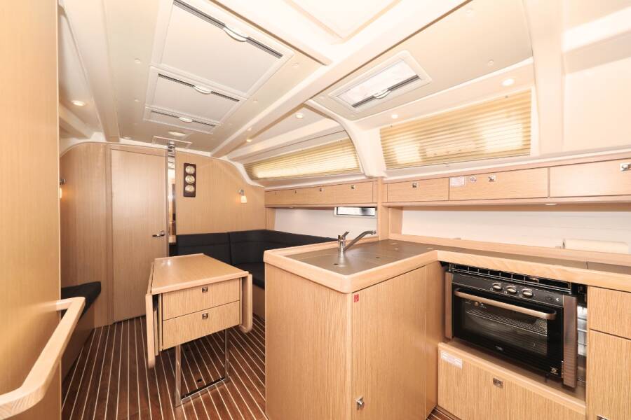 Bavaria Cruiser 37 | Jazz Band