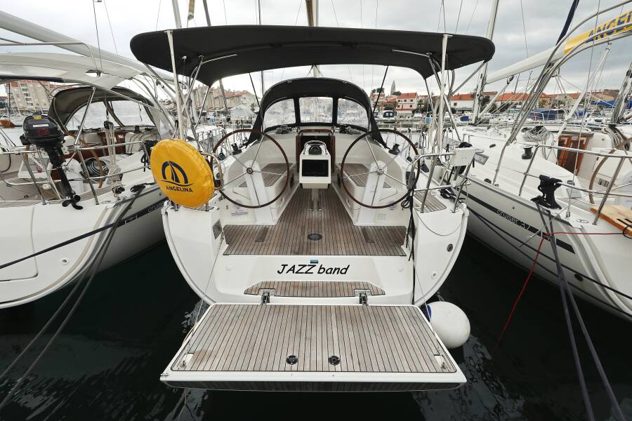 Bavaria Cruiser 37 | Jazz Band