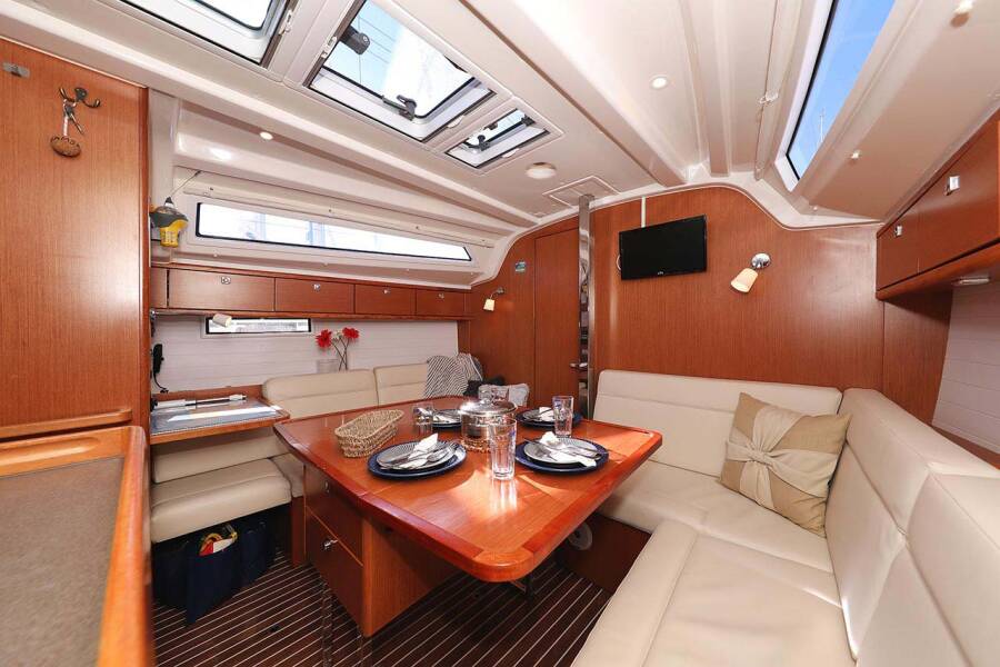 Bavaria Cruiser 37  | Samsara