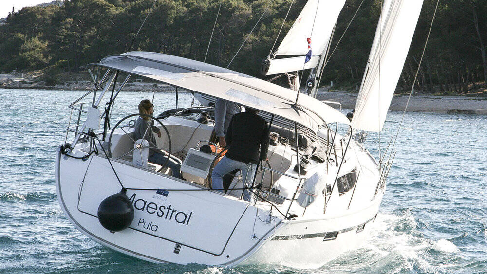 Bavaria Cruiser 41  | Maestral