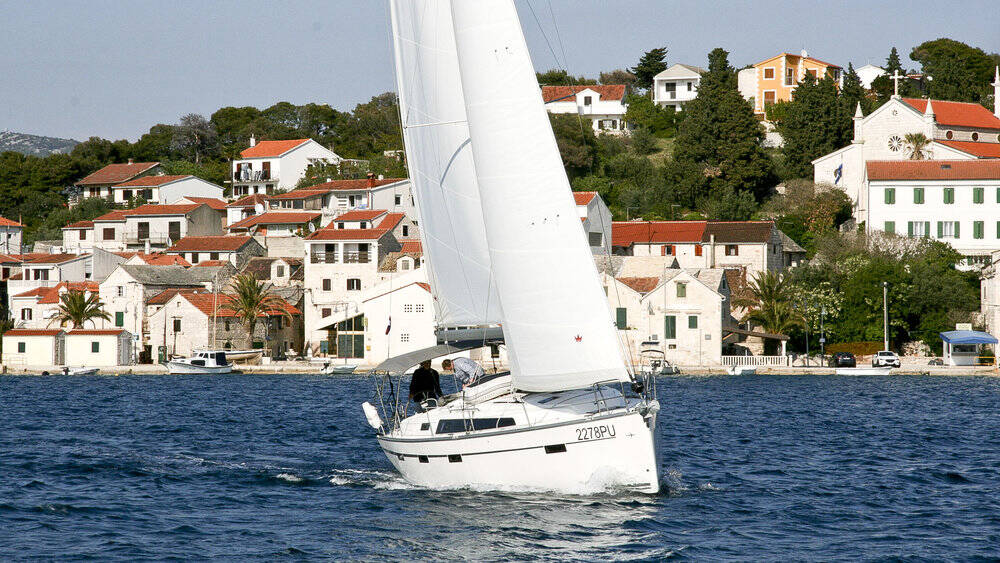 Bavaria Cruiser 41  | Maestral