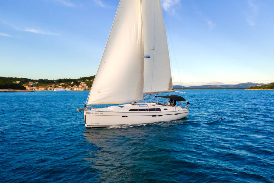 Bavaria Cruiser 46  | White Star