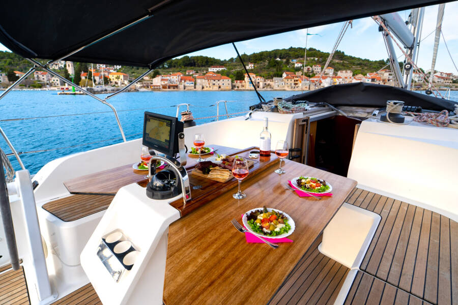 Bavaria Cruiser 46  | White Star