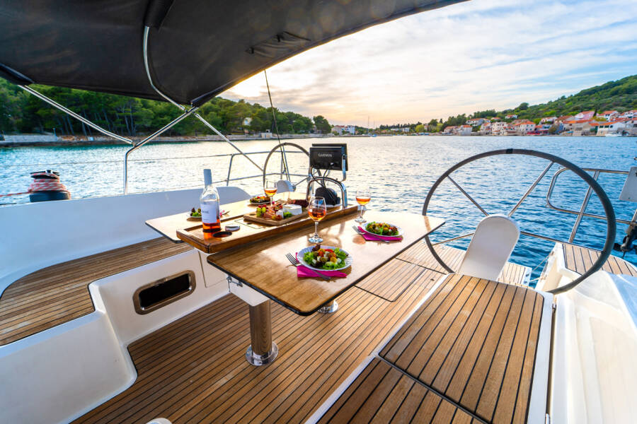 Bavaria Cruiser 46  | White Star