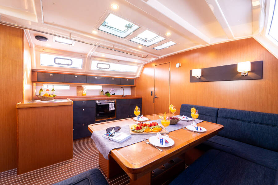 Bavaria Cruiser 46  | White Star