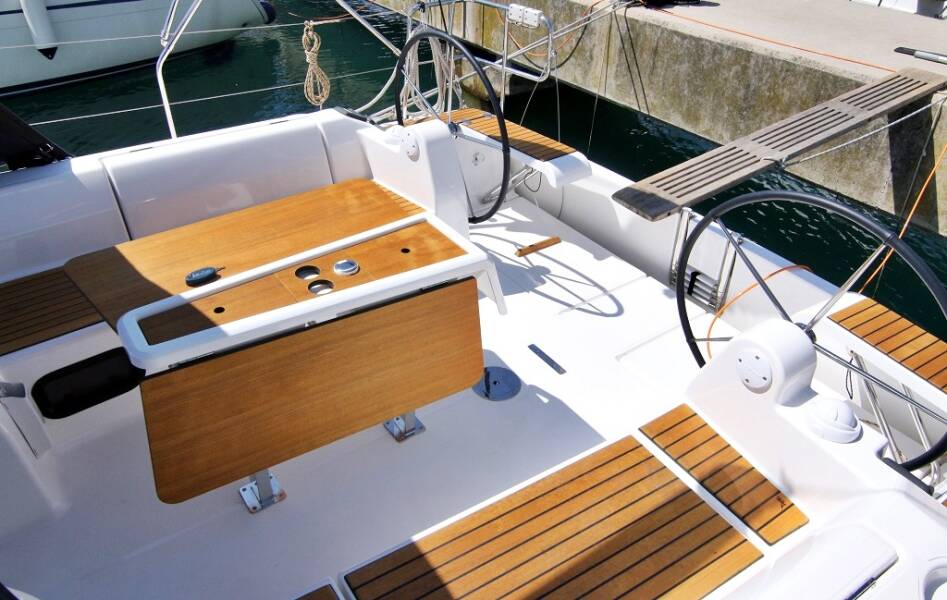 Dufour 382 GL  | Louise
