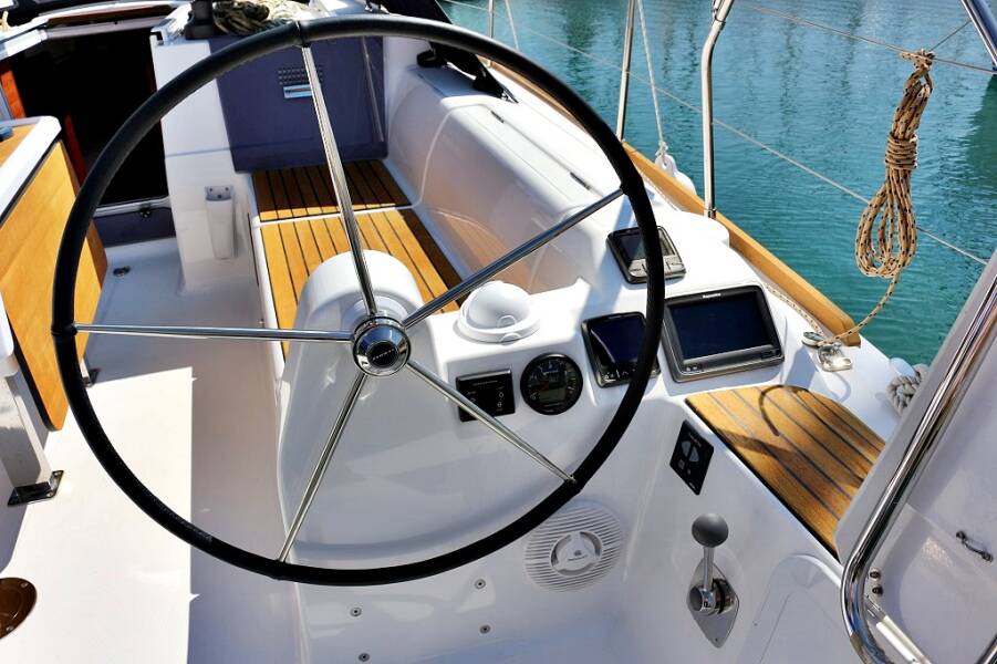 Dufour 382 GL  | Louise