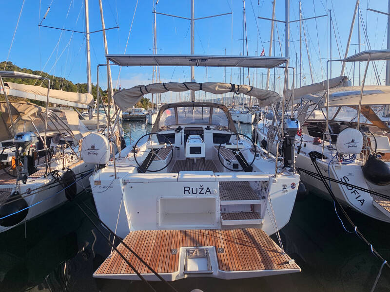 Dufour 390 GL  | Ruža