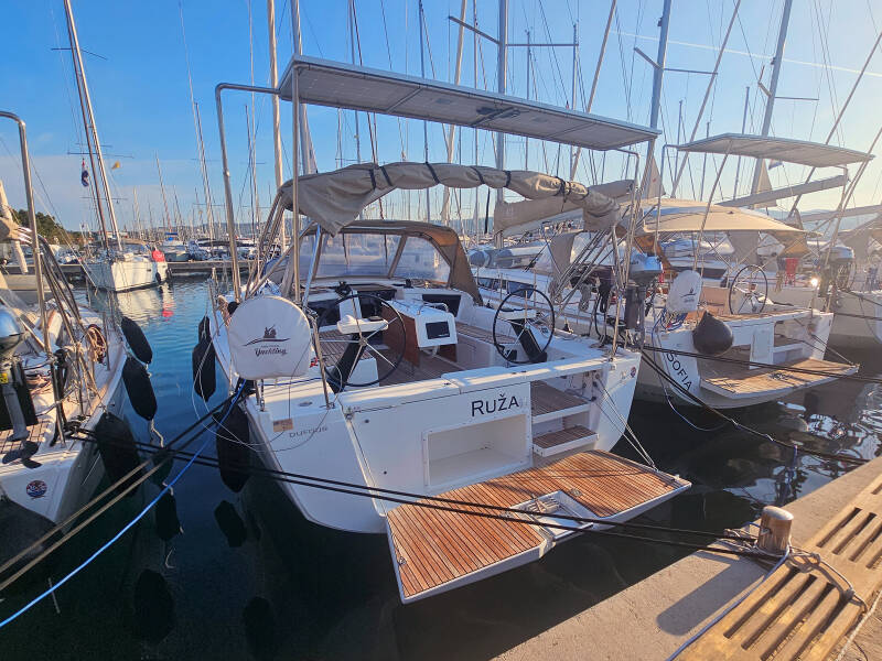 Dufour 390 GL  | Ruža