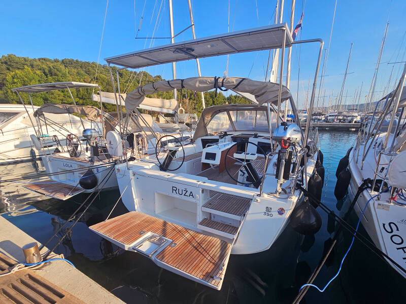 Dufour 390 GL  | Ruža