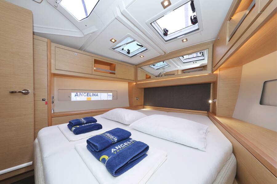 Dufour 470  | Amber