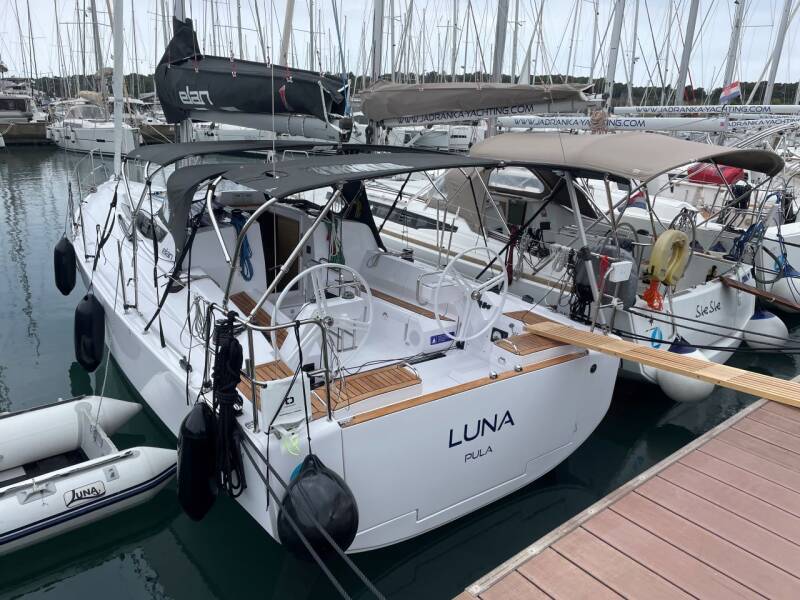 Elan E4  | Luna