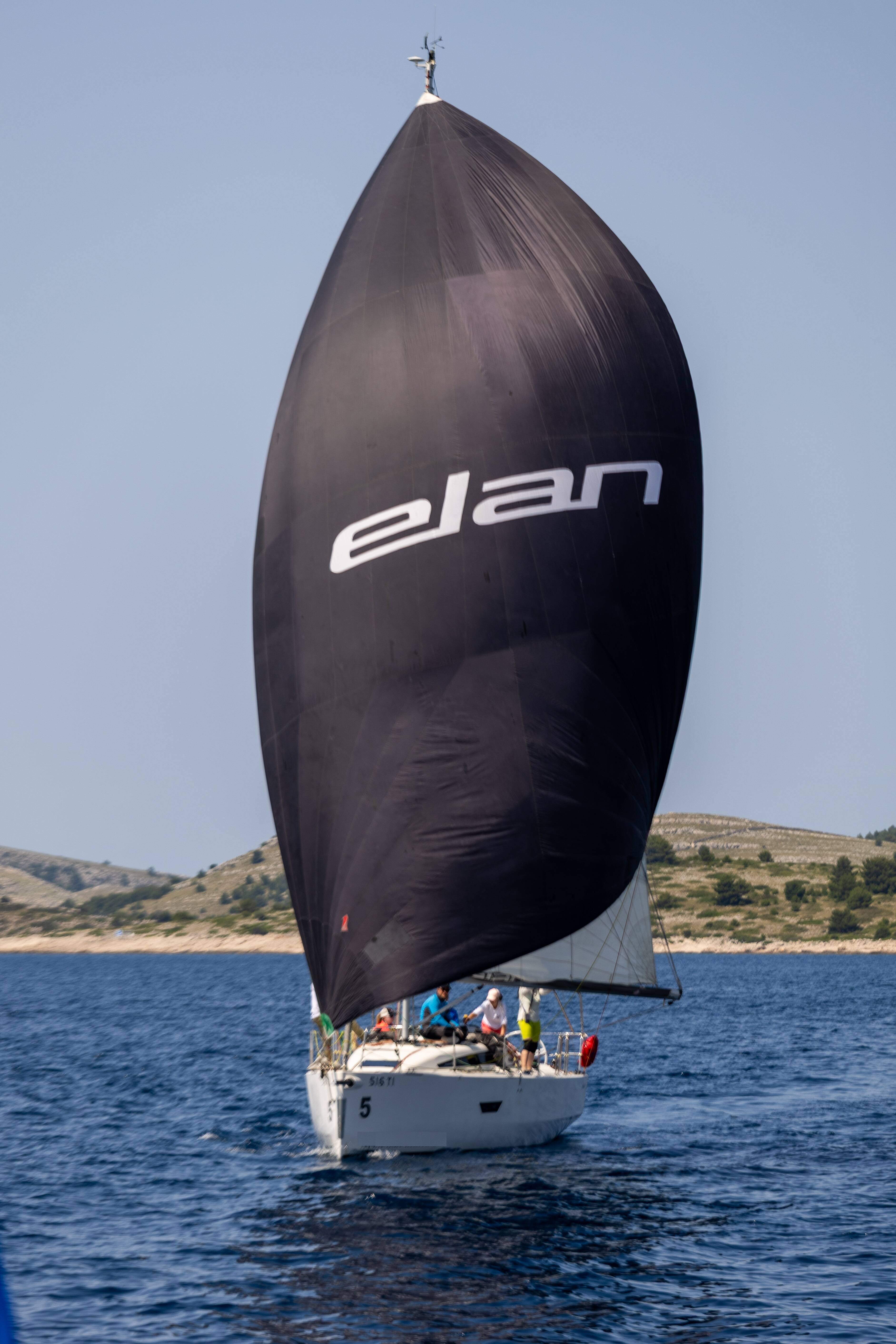 Elan E4 | Sky