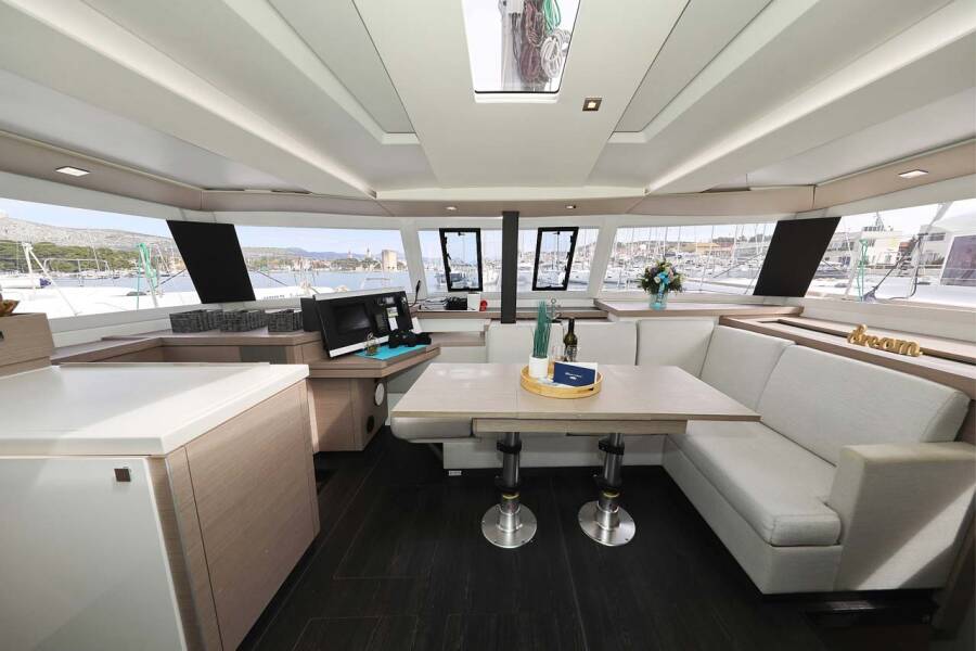 Fountaine Pajot Astrea 42  | La Mula