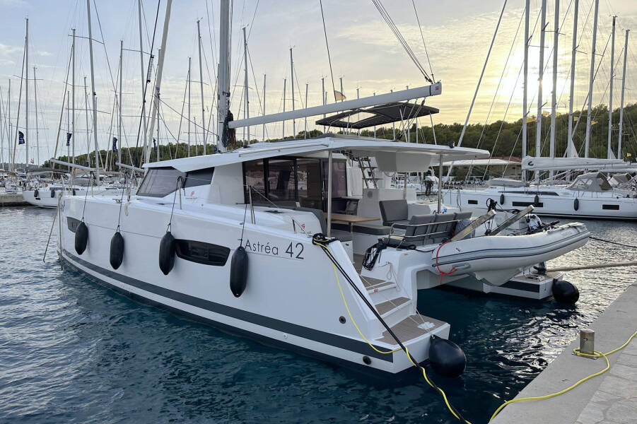 Fountaine Pajot Astrea 42  | Arisa