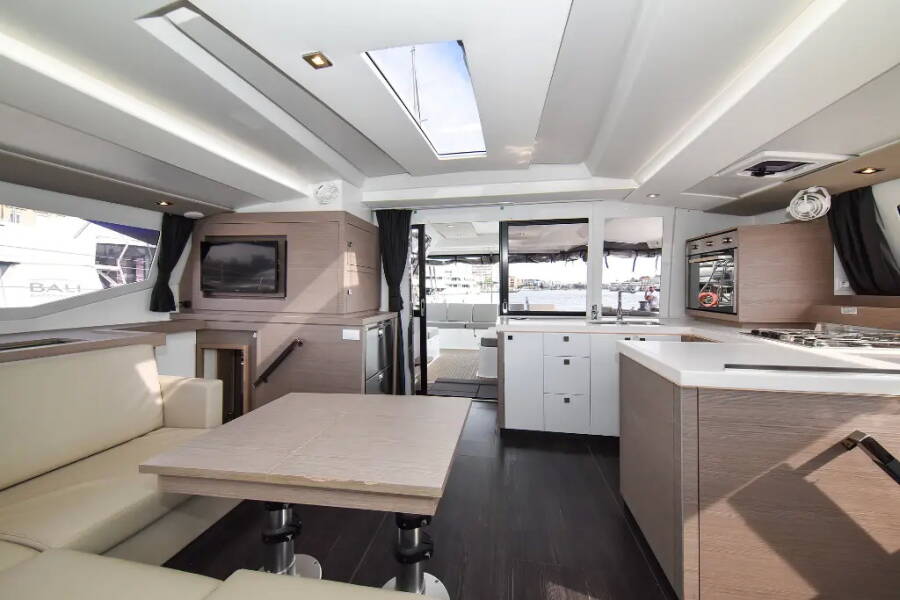 Fountaine Pajot Astrea 42 | CLASS