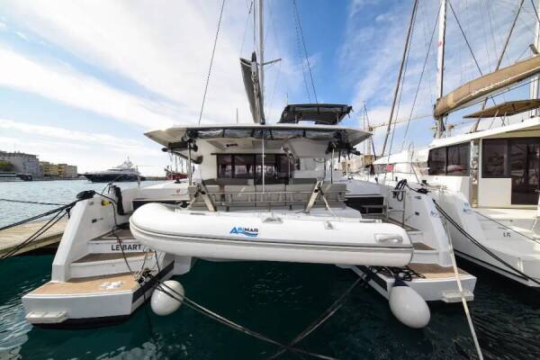 Fountaine Pajot Astrea 42 | Le Bart