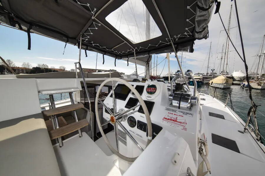 Fountaine Pajot Astrea 42 | Le Bart