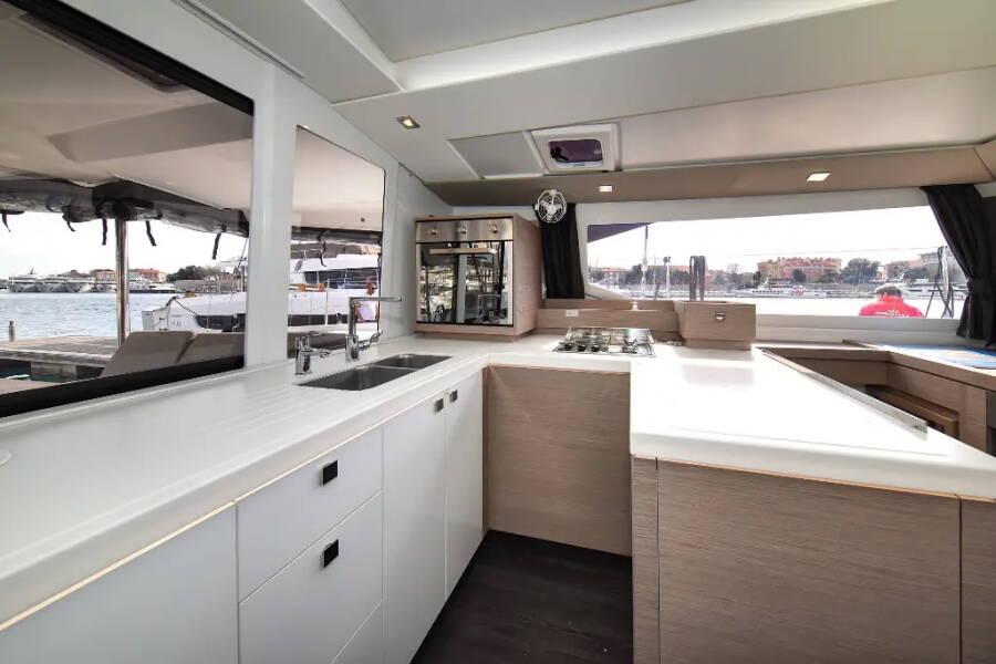 Fountaine Pajot Astrea 42 | Le Bart