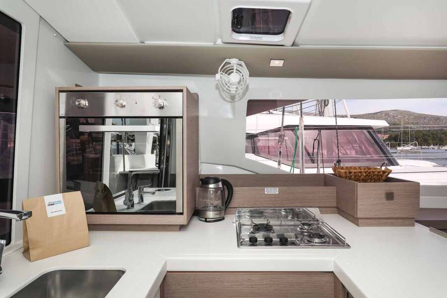 Fountaine Pajot Astrea 42  | Ariel