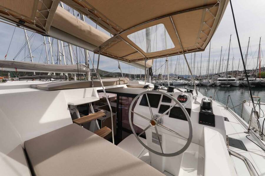 Fountaine Pajot Astrea 42  | Alchiba