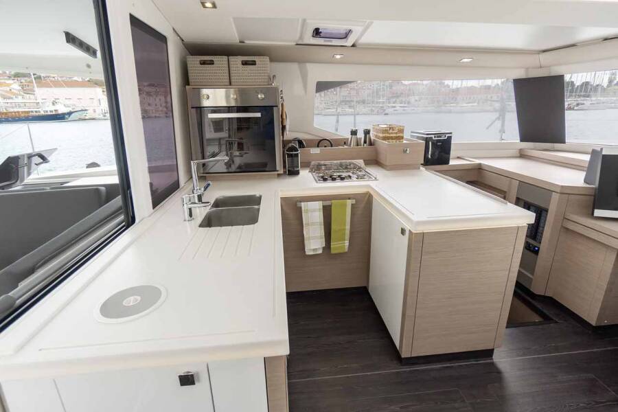 Fountaine Pajot Astrea 42  | Mojo