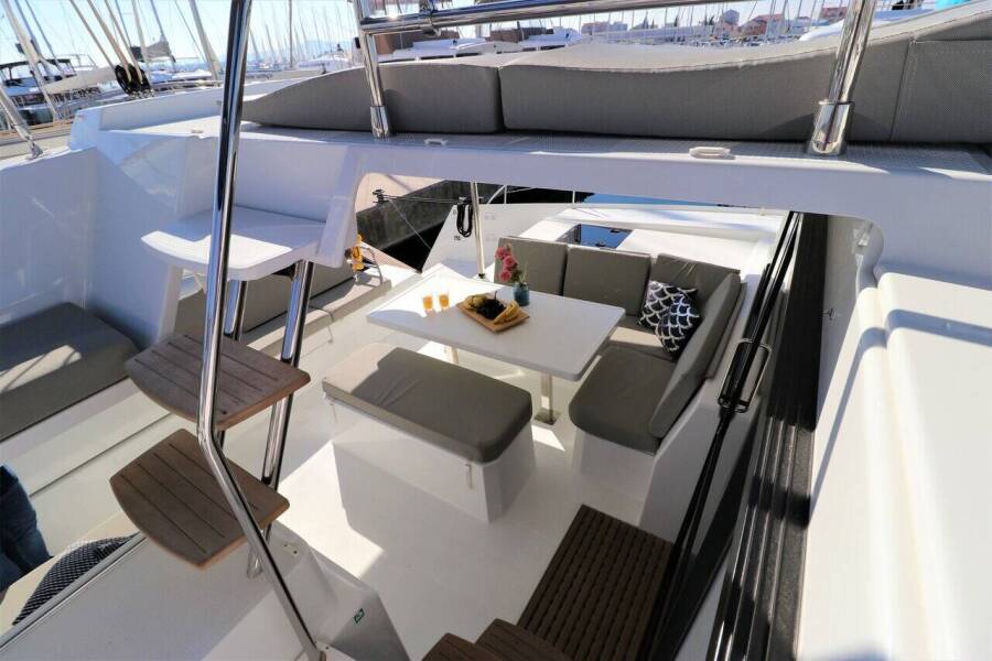 Fountaine Pajot Astrea 42  | Mouse