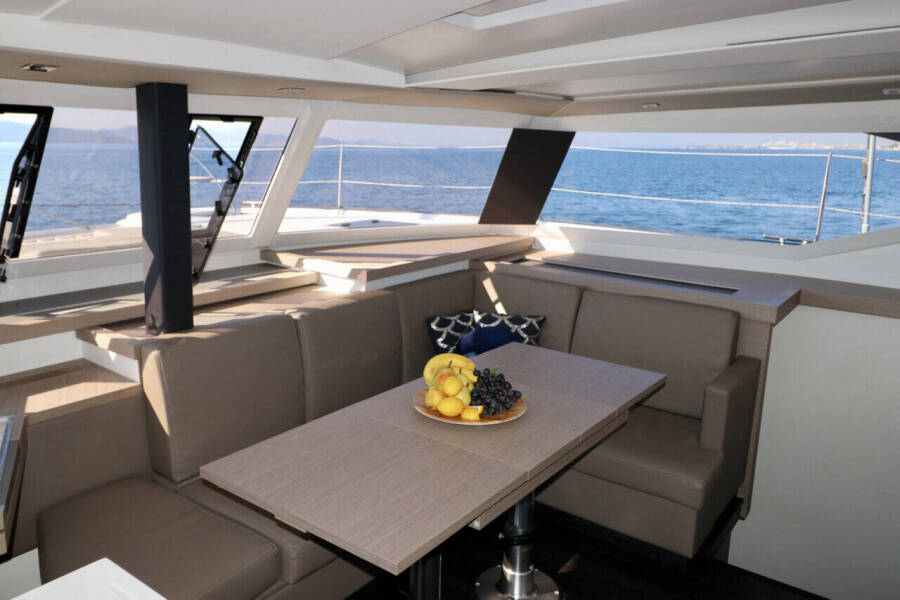 Fountaine Pajot Astrea 42  | Mouse