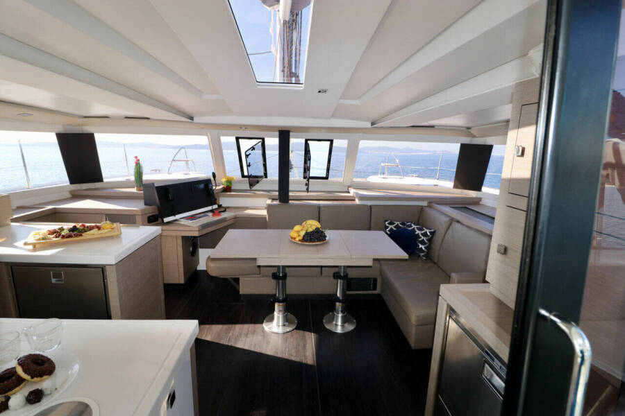 Fountaine Pajot Astrea 42  | Mouse