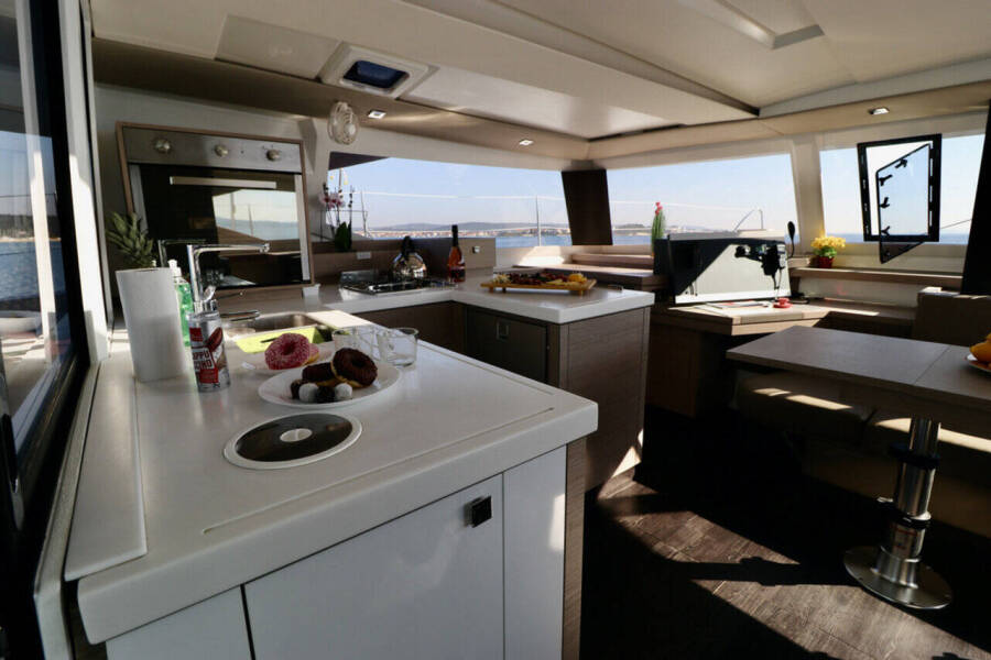 Fountaine Pajot Astrea 42  | Mouse