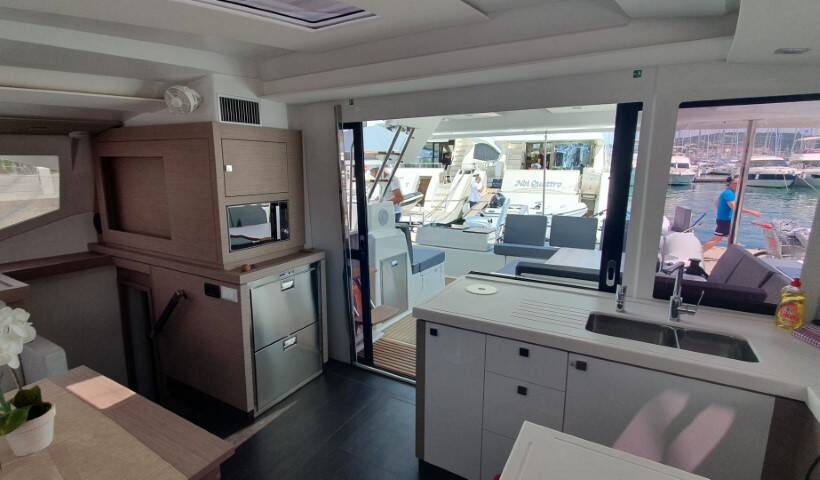 Fountaine Pajot Astrea 42  | Crazy Diamond
