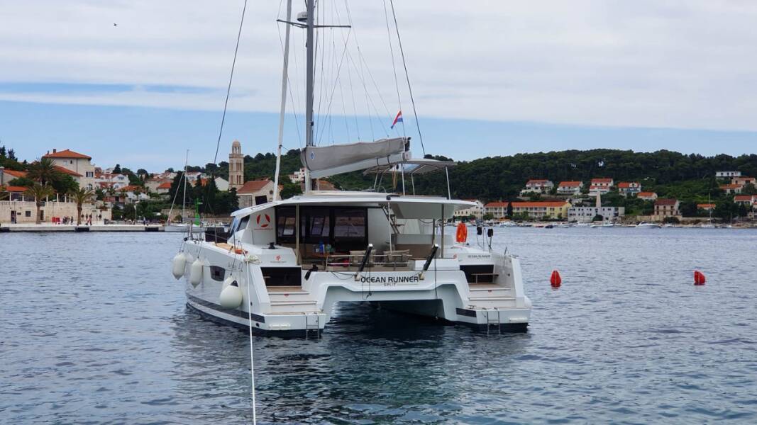 Fountaine Pajot Astrea 42  | Ocean Runner