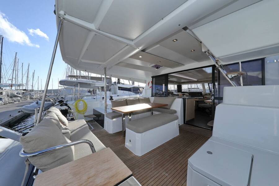 Fountaine Pajot Astrea 42  | Ocean Runner