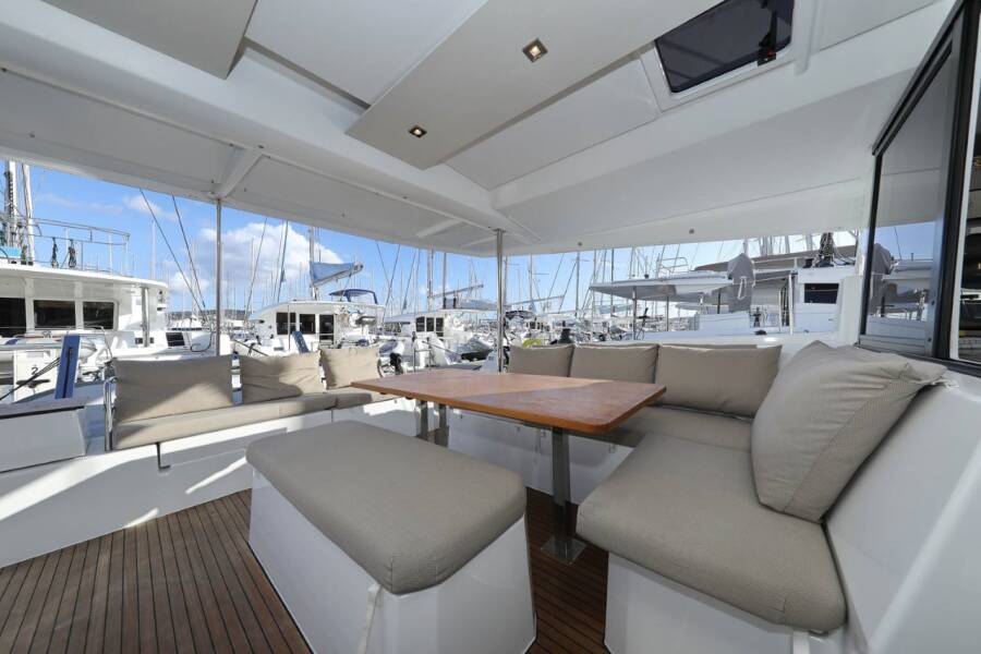 Fountaine Pajot Astrea 42  | Ocean Runner