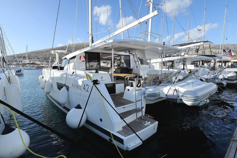 Fountaine Pajot Astrea 42  | Ocean Runner