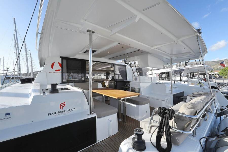 Fountaine Pajot Astrea 42  | Ocean Runner