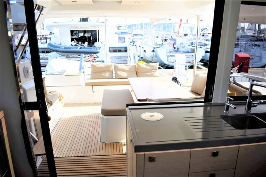 Fountaine Pajot Astrea 42  | Ocean Runner