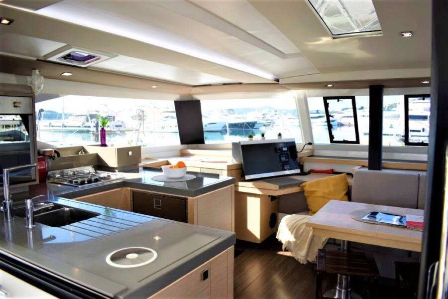 Fountaine Pajot Astrea 42  | Ocean Runner