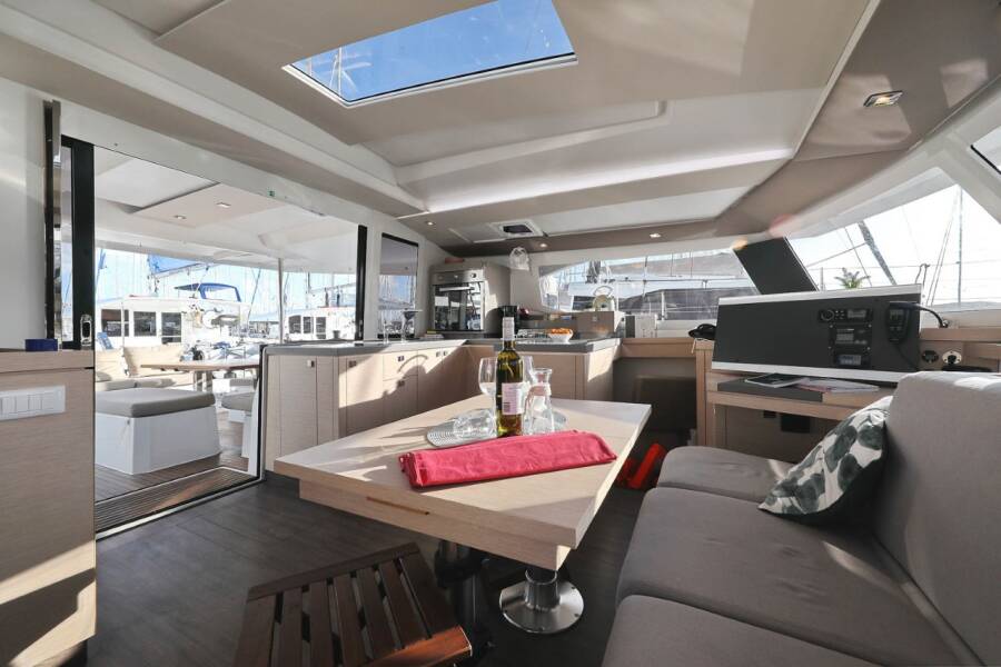 Fountaine Pajot Astrea 42  | Ocean Runner