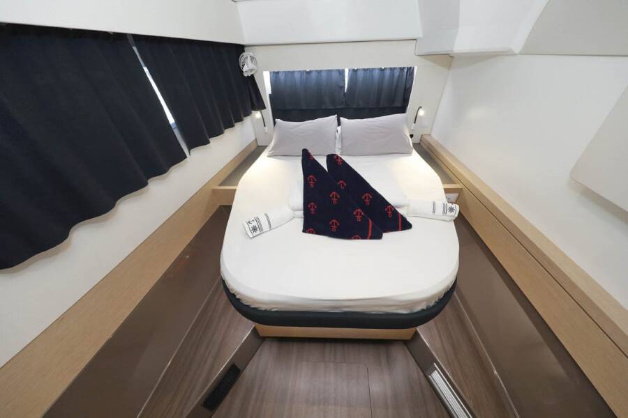 Fountaine Pajot Astrea 42  | Ocean Runner